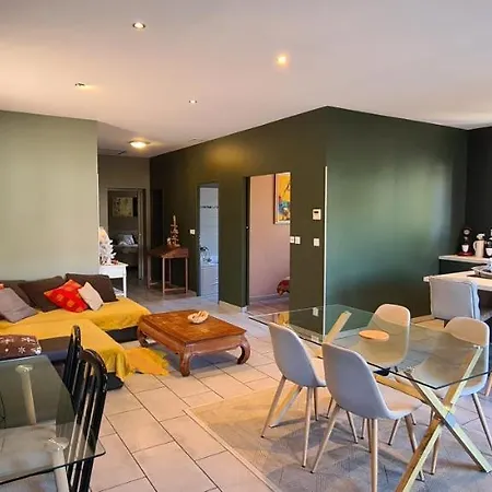Appartement Domloc entre Cité médiévale&Canal du Midi, Jaccuzzi Spacieux Calme idéal couple,famille,pro,2 roues