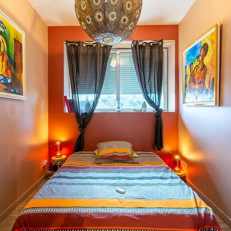 Appartement Domloc entre Cité médiévale&Canal du Midi, Jaccuzzi Spacieux Calme idéal couple,famille,pro,2 roues *
