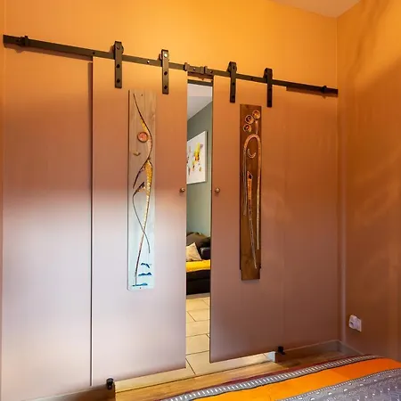 Appartement Domloc entre Cité médiévale&Canal du Midi, Jaccuzzi Spacieux Calme idéal couple,famille,pro,2 roues *