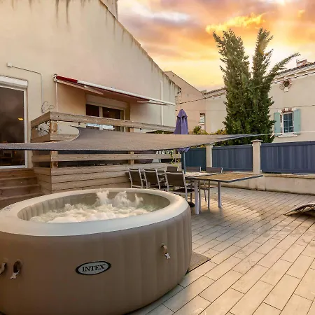 Appartement Domloc entre Cité médiévale&Canal du Midi, Jaccuzzi Spacieux Calme idéal couple,famille,pro,2 roues